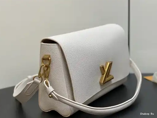 VUITTON Twist-27*19*9CM LOUIS Soft 0313