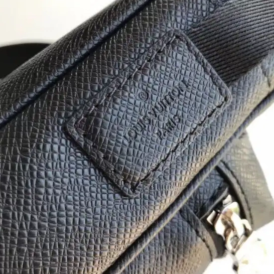 MESSENGER OUTDOOR Vuitton Louis PM 0317