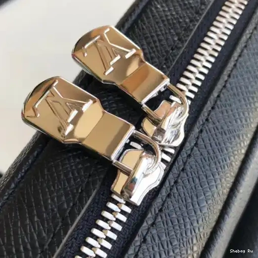 MESSENGER OUTDOOR Vuitton Louis PM 0317